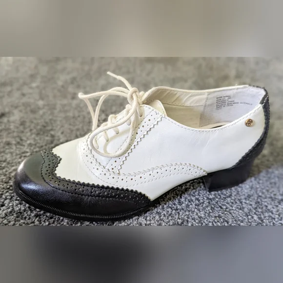 G.H. Bass & Co. | Shoes | Gh Bass Co Two Tone Saddle Shoe  display picture 1